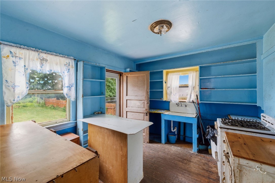8006 Halle Avenue Cleveland OH 44102