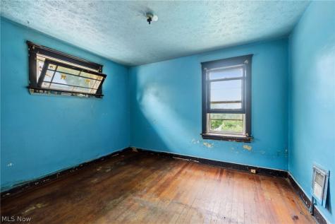 8006 Halle Avenue Cleveland OH 44102