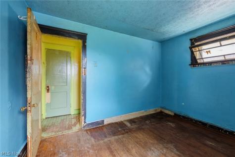 8006 Halle Avenue Cleveland OH 44102