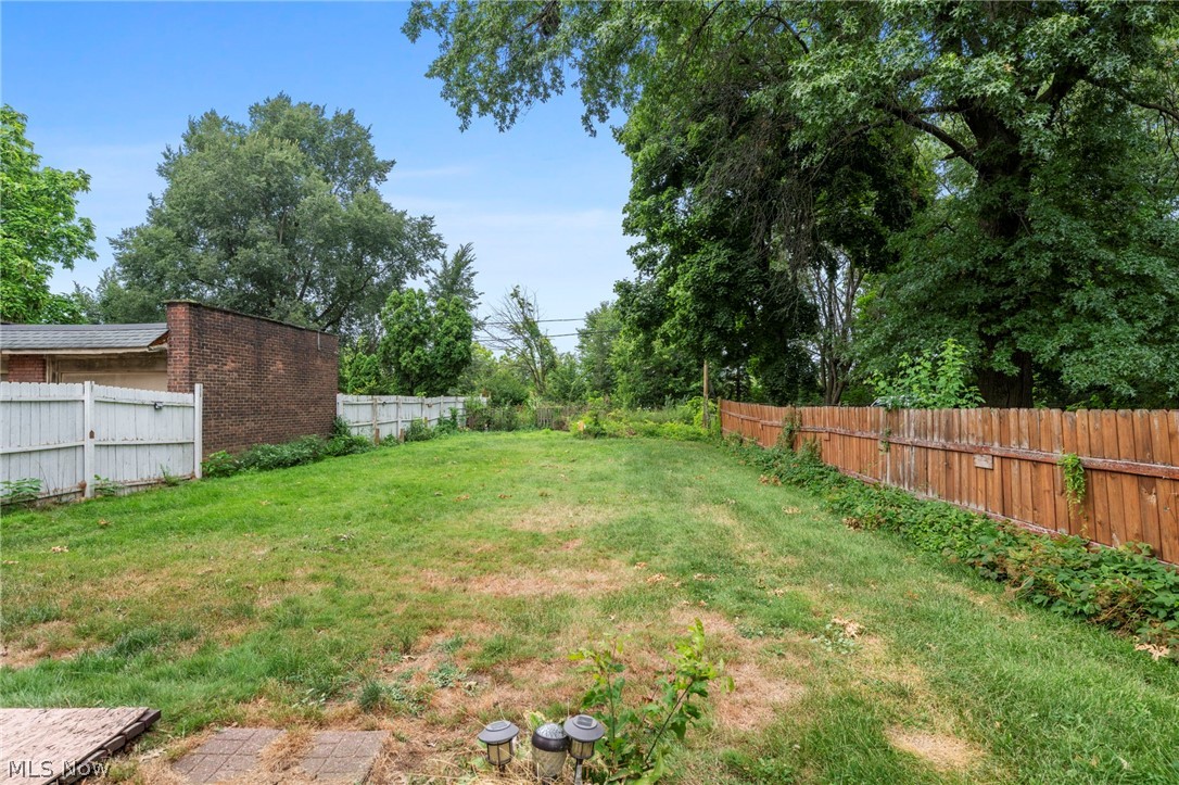 8006 Halle Avenue Cleveland OH 44102