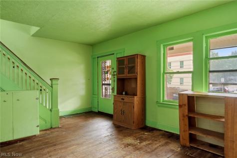 8006 Halle Avenue Cleveland OH 44102
