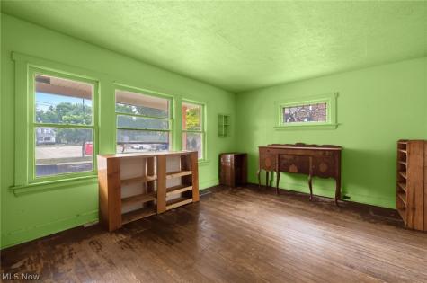 8006 Halle Avenue Cleveland OH 44102