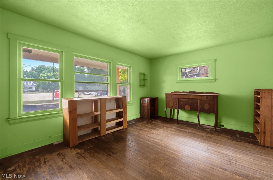 8006 Halle Avenue Cleveland OH 44102