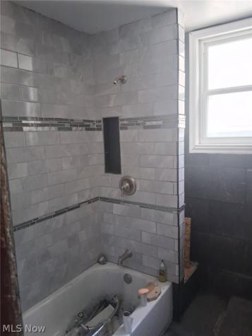 1775 Wickford Cleveland OH 44112
