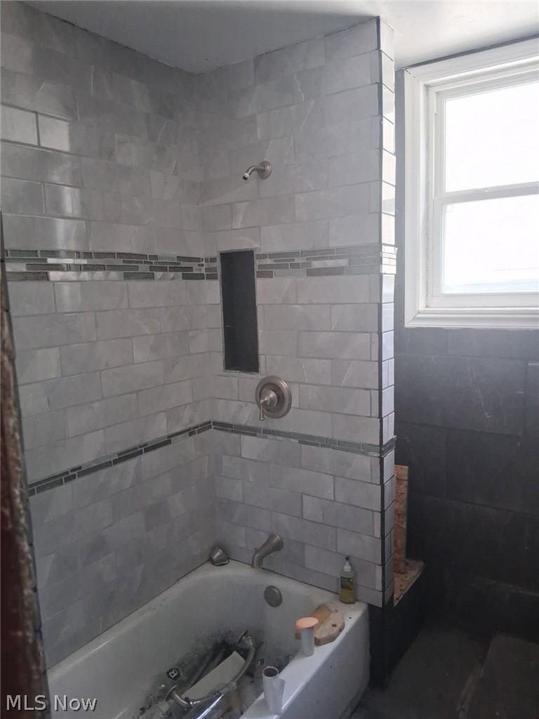 1775 Wickford Cleveland OH 44112
