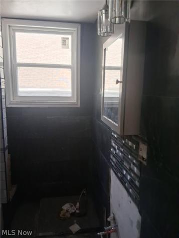 1775 Wickford Cleveland OH 44112