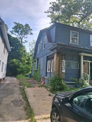 1775 Wickford Cleveland OH 44112