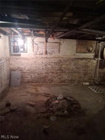 1775 Wickford Cleveland OH 44112