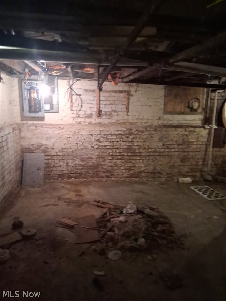 1775 Wickford Cleveland OH 44112