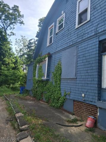 1775 Wickford Cleveland OH 44112