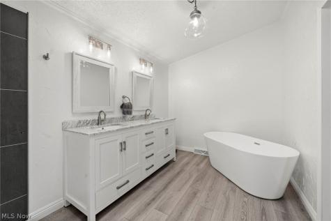 64 Periwinkle Drive Olmsted Twp OH 44138