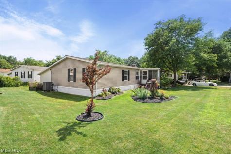 64 Periwinkle Drive Olmsted Twp OH 44138