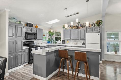 64 Periwinkle Drive Olmsted Twp OH 44138