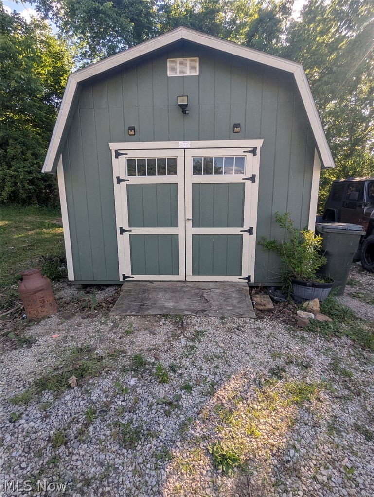 17960 Raven Road Salesville OH 43778