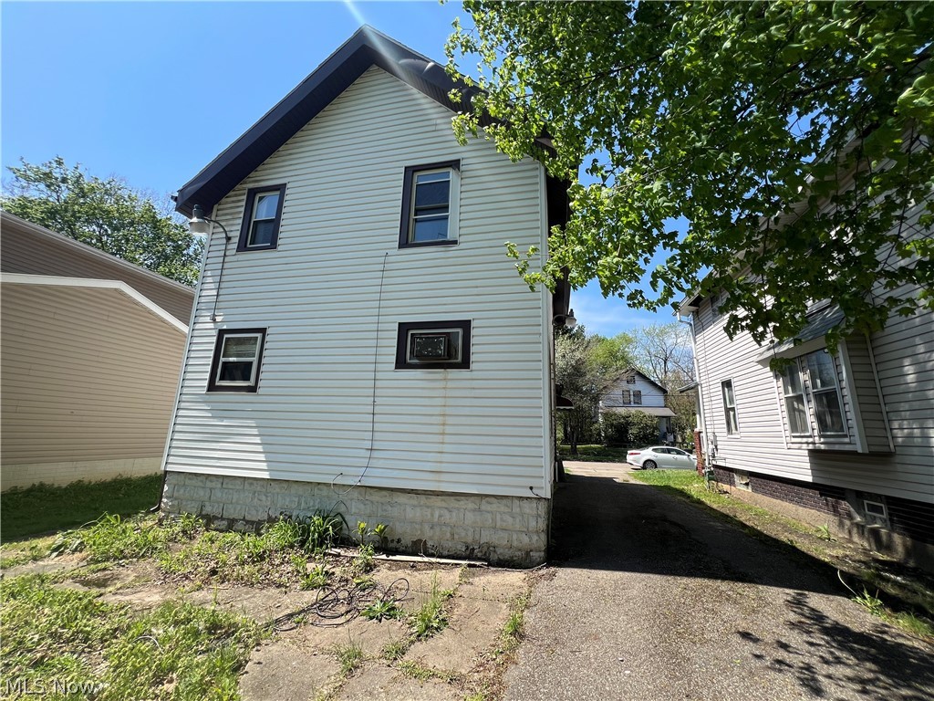 521 Elbon Avenue Akron OH 44306