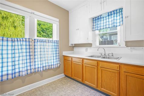 909 Brown Avenue NW Canton OH 44703
