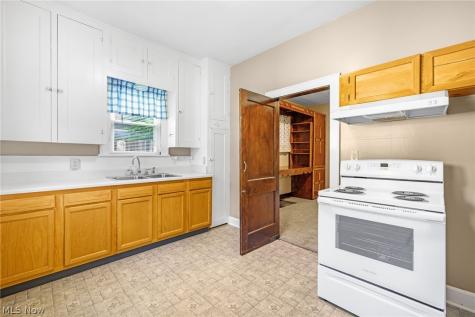 909 Brown Avenue NW Canton OH 44703