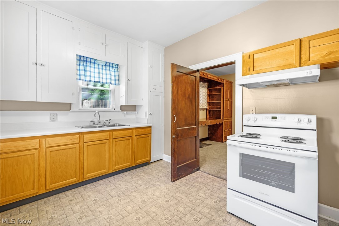 909 Brown Avenue NW Canton OH 44703