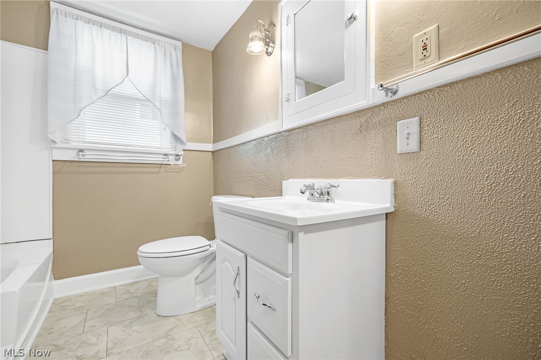 909 Brown Avenue NW Canton OH 44703