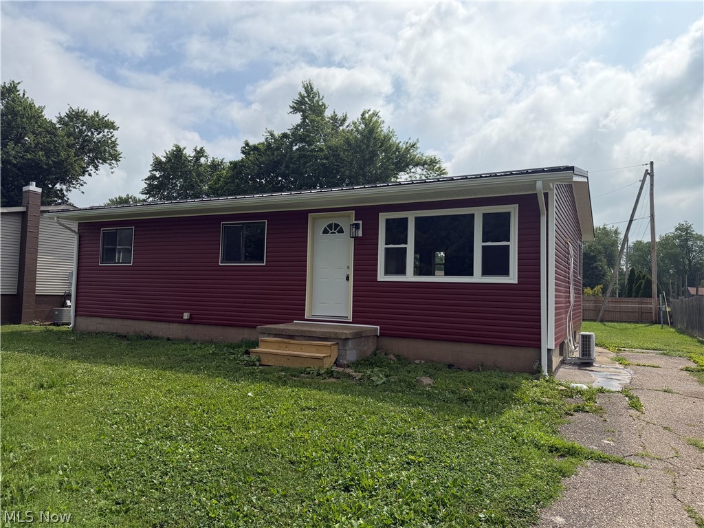 591 Chestnut Street Newcomerstown OH 43832