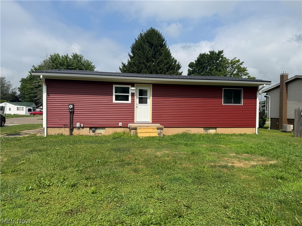 591 Chestnut Street Newcomerstown OH 43832