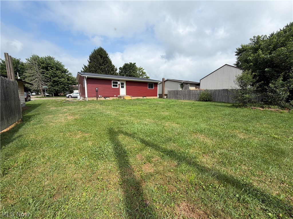 591 Chestnut Street Newcomerstown OH 43832