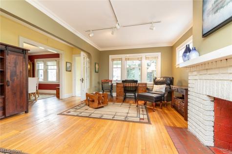 2257 Briarwood Road Cleveland Heights OH 44118