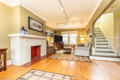 2257 Briarwood Road Cleveland Heights OH 44118