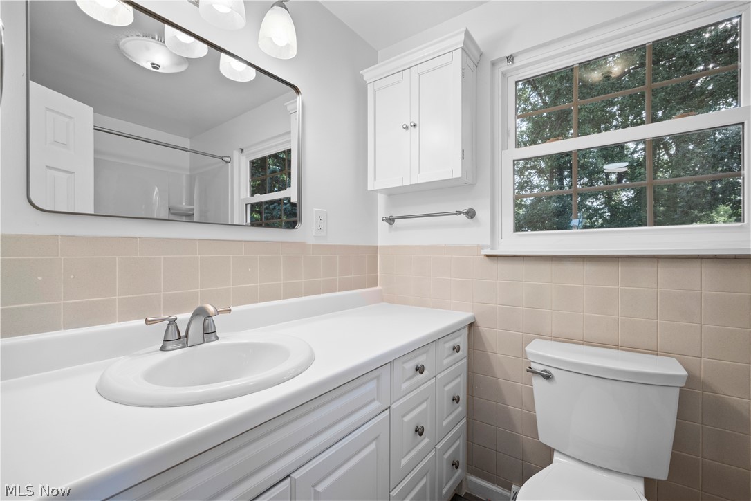 417 Longfellow Street Elyria OH 44035