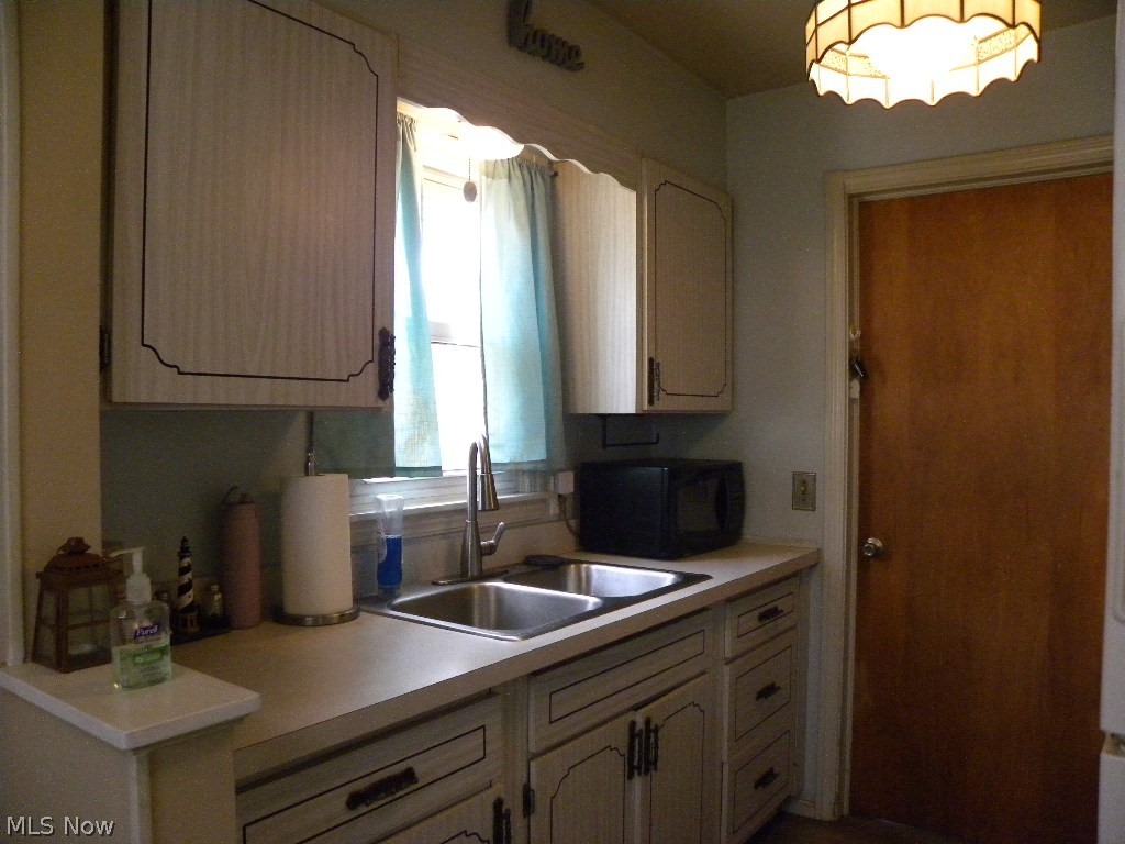 15727 Mina Avenue Cleveland OH 44135