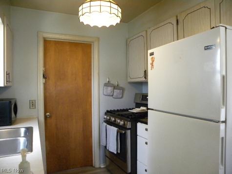 15727 Mina Avenue Cleveland OH 44135