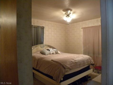 15727 Mina Avenue Cleveland OH 44135