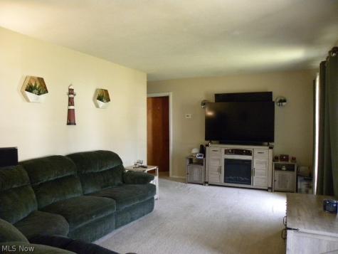 15727 Mina Avenue Cleveland OH 44135