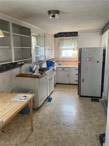 176 S Main Street Creston OH 44217