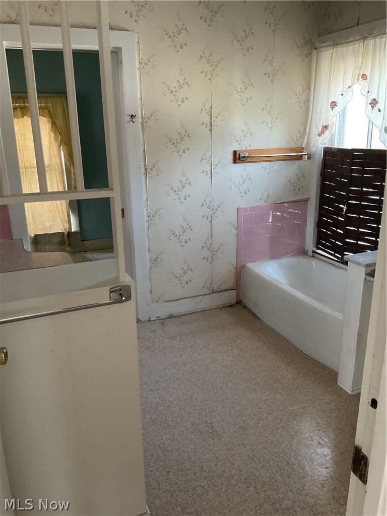 176 S Main Street Creston OH 44217