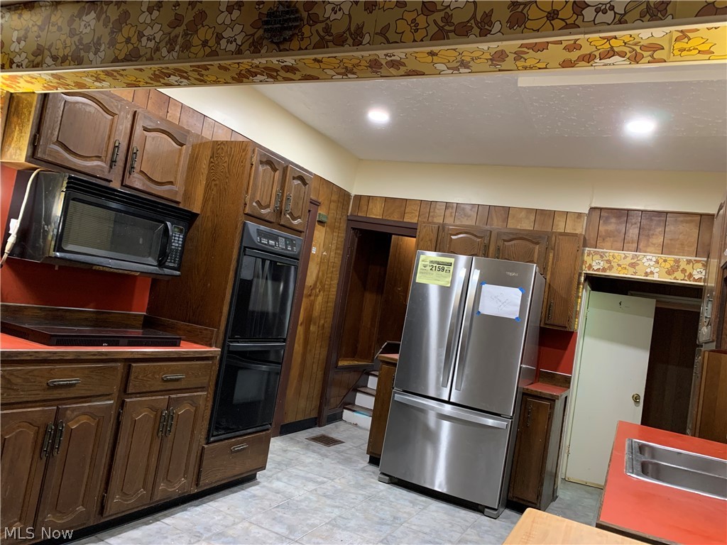 1661 E 93rd Street Cleveland OH 44106