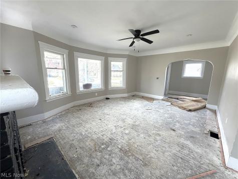 10712 Grantwood Avenue Cleveland OH 44108