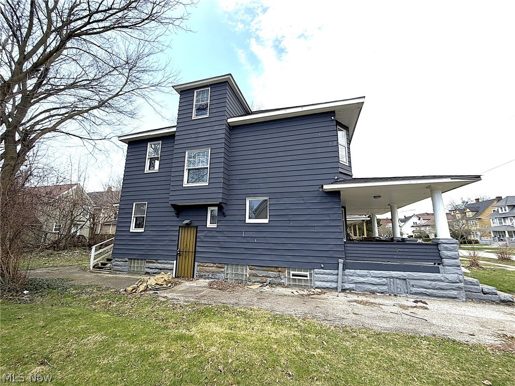 10712 Grantwood Avenue Cleveland OH 44108