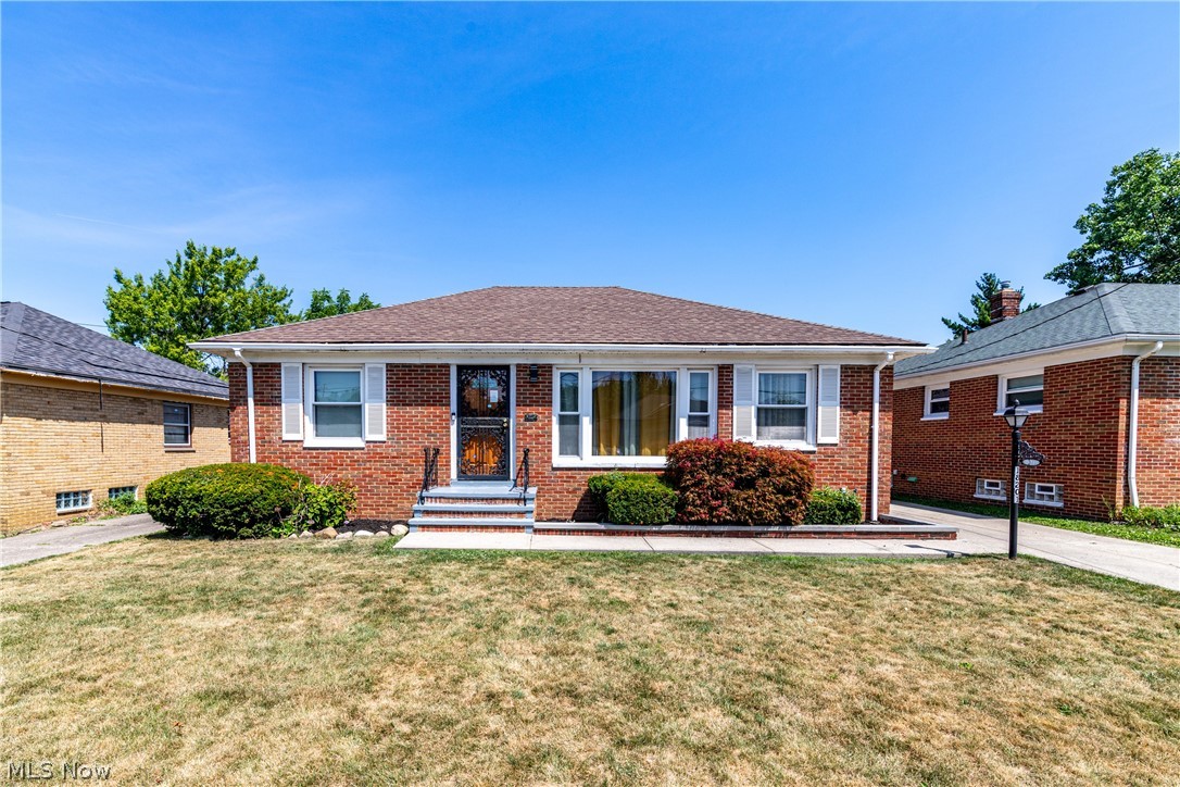 18201 Deforest Avenue Cleveland OH 44128