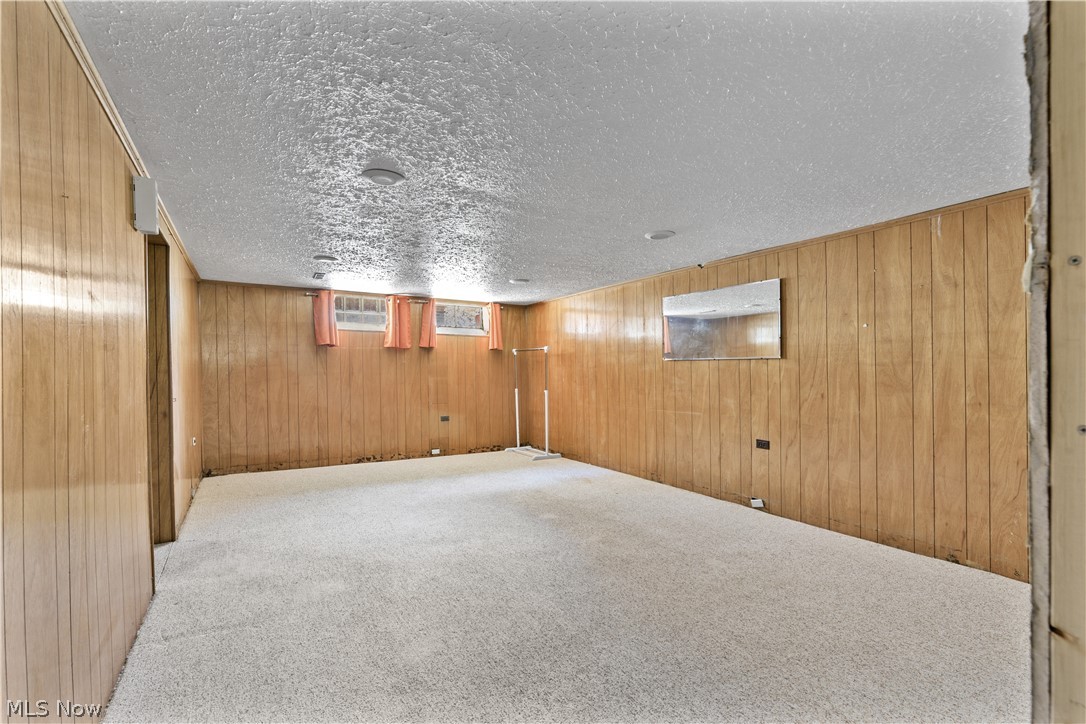 18201 Deforest Avenue Cleveland OH 44128