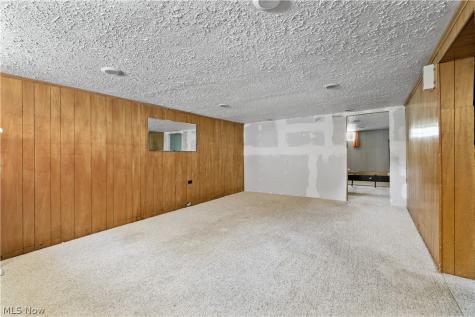 18201 Deforest Avenue Cleveland OH 44128