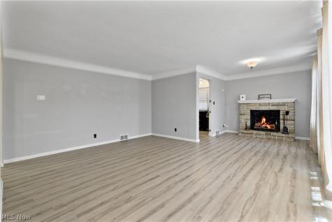 18201 Deforest Avenue Cleveland OH 44128