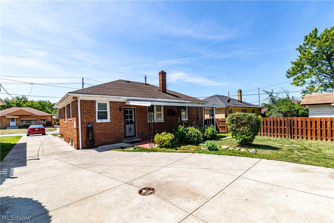 18201 Deforest Avenue Cleveland OH 44128