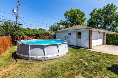 18201 Deforest Avenue Cleveland OH 44128