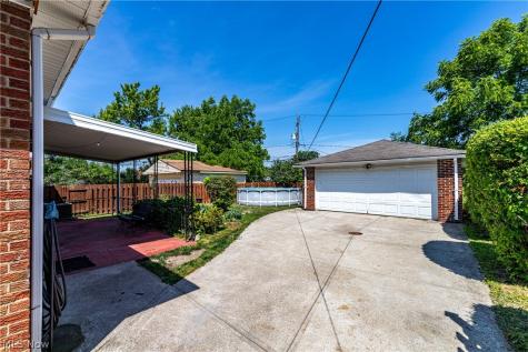 18201 Deforest Avenue Cleveland OH 44128