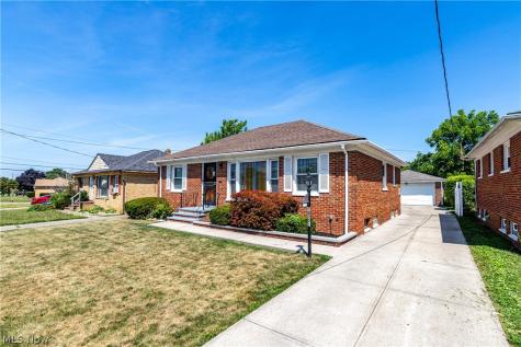 18201 Deforest Avenue Cleveland OH 44128