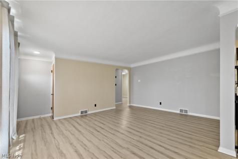 18201 Deforest Avenue Cleveland OH 44128