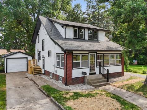 814 E Broad Street Louisville OH 44641