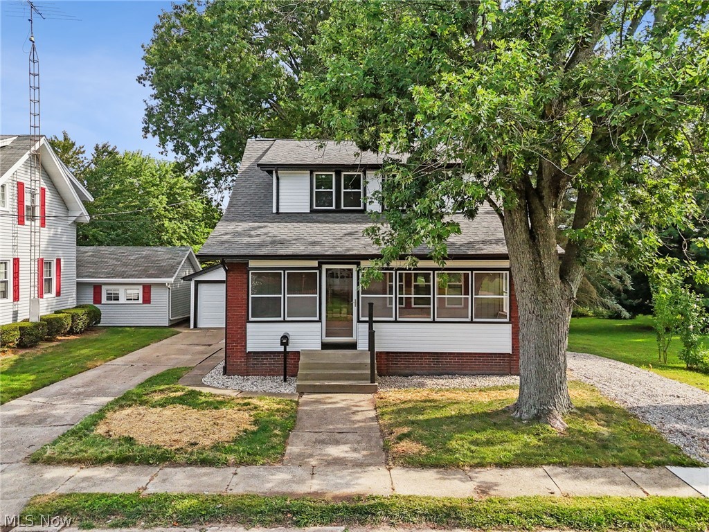 814 E Broad Street Louisville OH 44641