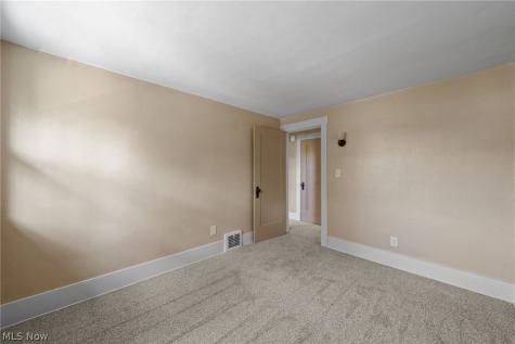 814 E Broad Street Louisville OH 44641